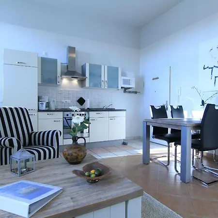 F-1063 Stachelbeerbluete In * Glowe